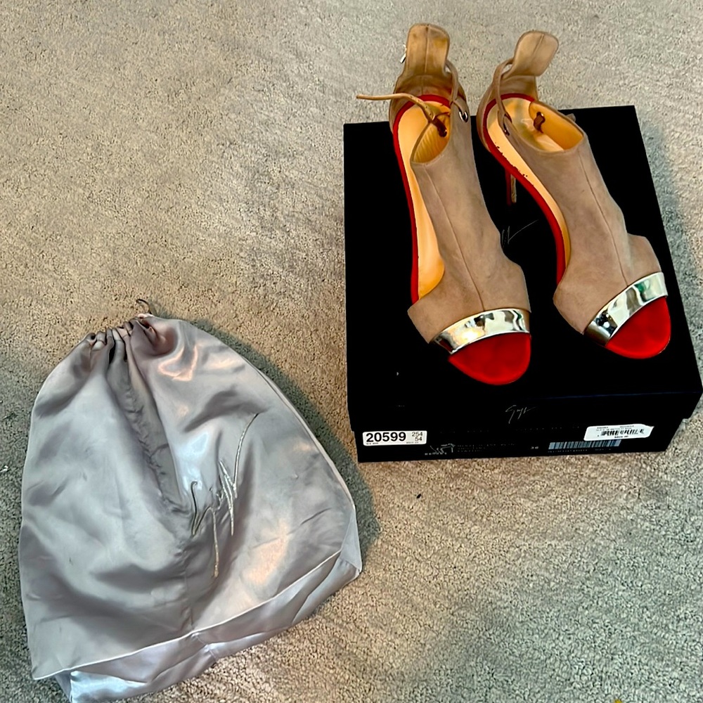 Giuseppe size 36 heel, tan and orange with gold top on toe
